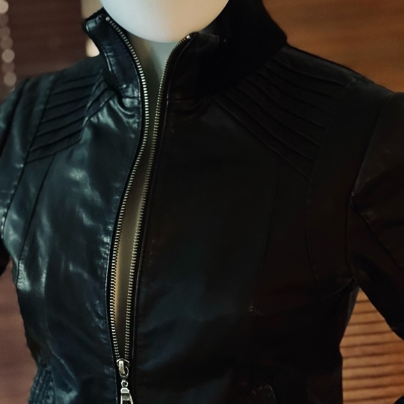 Danier Vintage  Black Leather Bomber Jacket - Picture 6 of 6